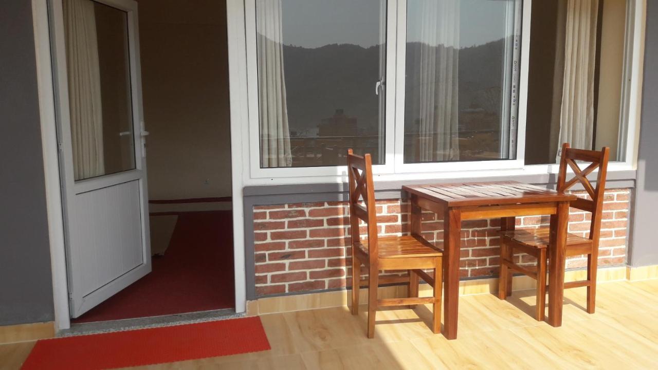 Beli Guest House Pokhara Exterior foto